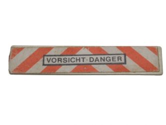 Absperrschranke mit Aufdruck Vorsicht-Danger Absperrschranke mit Aufdruck Vorsicht-Danger